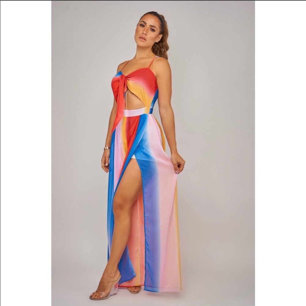 Beautiful, bright jumpsuit with shorts.